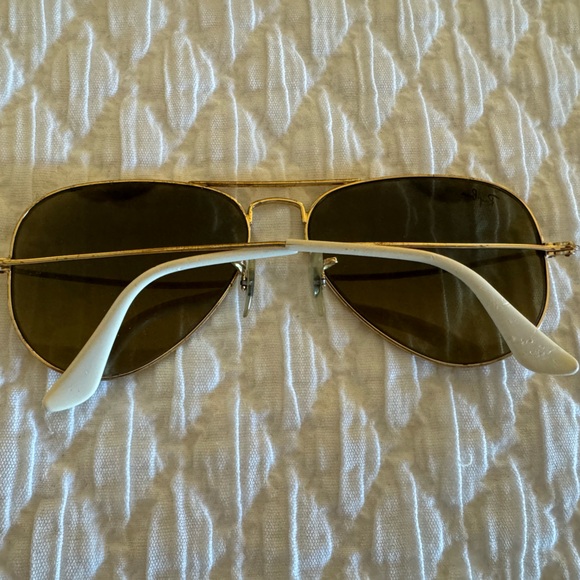 Ray Ban Aviators- gold frame, brown lenses, white ear pieces - Picture 4 of 5